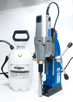 The HMD918 includes a pressurized coolant sytem for better coolant flow and tool life in deep hole drilling
